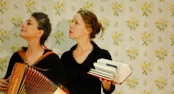 Plus je vieillis, plus je m’étonne – Une lecture musicale des poèmes de Wislawa Szymborska par  Magdalena Mathieu et Laure Chailloux (collectif Métalu A Chahuter)